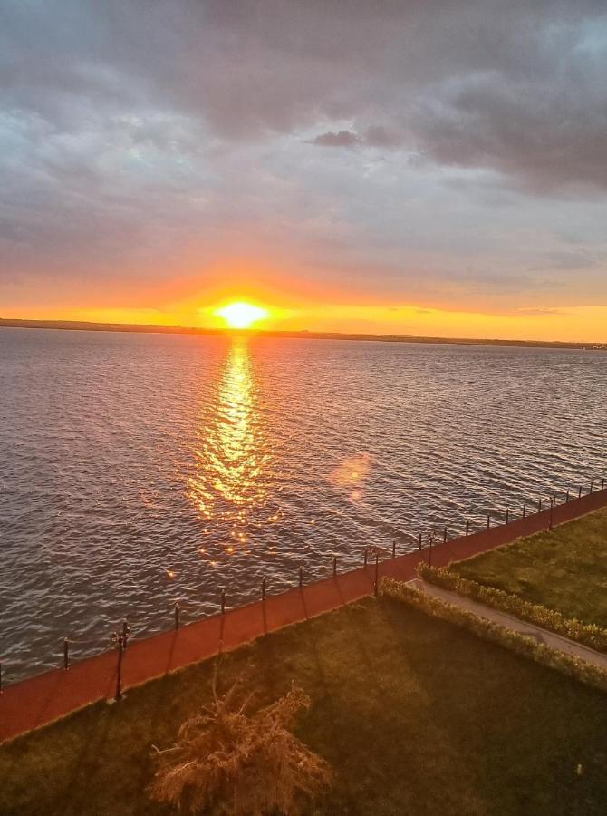 Deluxe Lake View Mamaia Exteriör bild