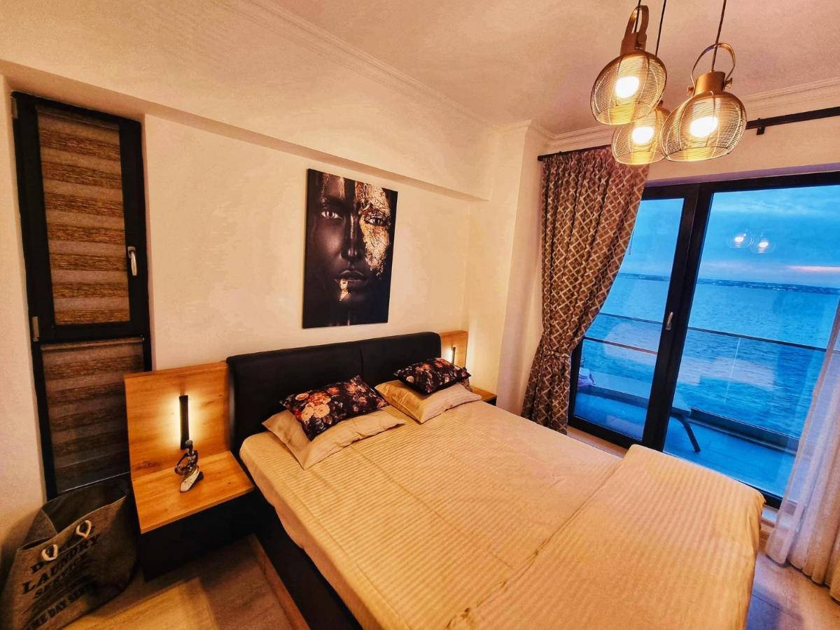 Deluxe Lake View Mamaia Exteriör bild