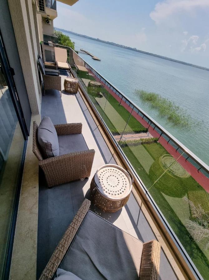 Deluxe Lake View Mamaia Exteriör bild